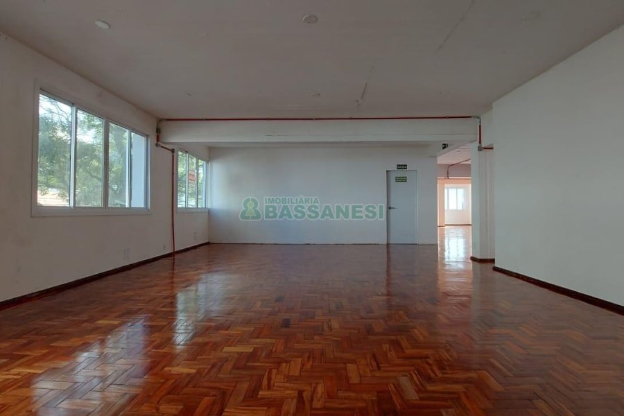 Sala com 600m², no bairro Centro em Caxias do Sul para Alugar