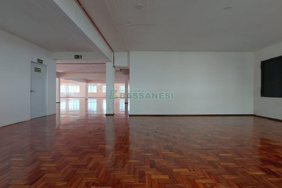 Sala com 600m², no bairro Centro em Caxias do Sul para Alugar