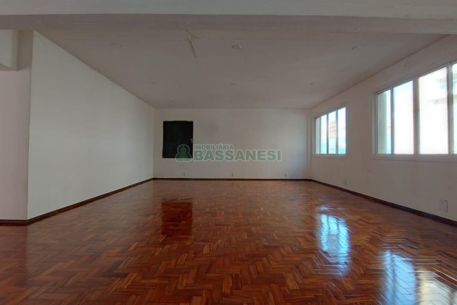 Sala com 600m², no bairro Centro em Caxias do Sul para Alugar