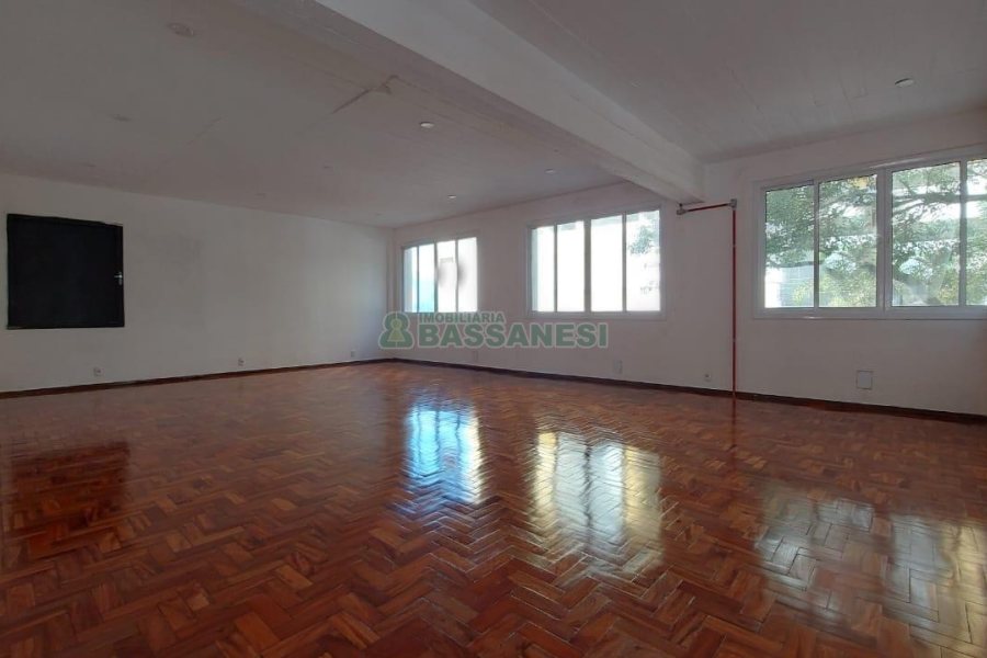 Sala com 600m², no bairro Centro em Caxias do Sul para Alugar
