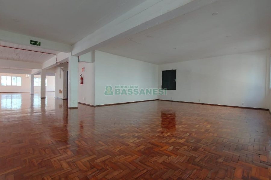 Sala com 600m², no bairro Centro em Caxias do Sul para Alugar