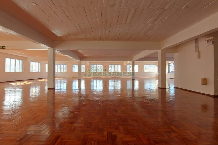 Sala com 600m², no bairro Centro em Caxias do Sul para Alugar