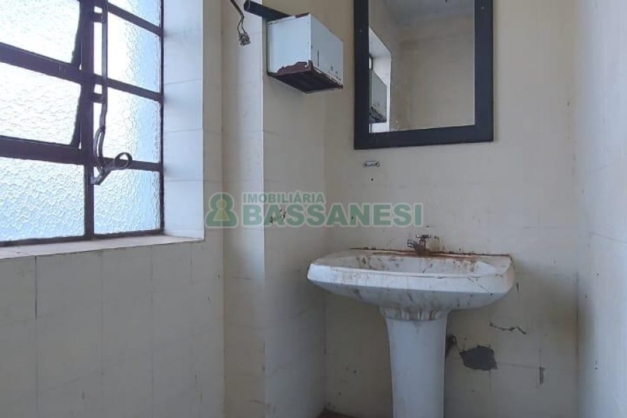 Sala com 600m², no bairro Centro em Caxias do Sul para Alugar