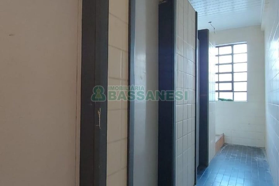 Sala com 600m², no bairro Centro em Caxias do Sul para Alugar