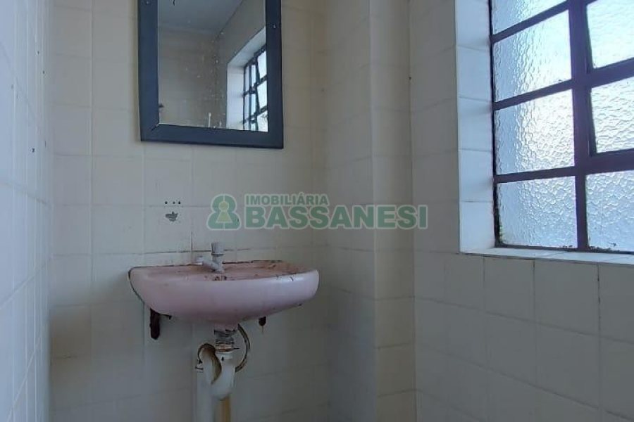 Sala com 600m², no bairro Centro em Caxias do Sul para Alugar