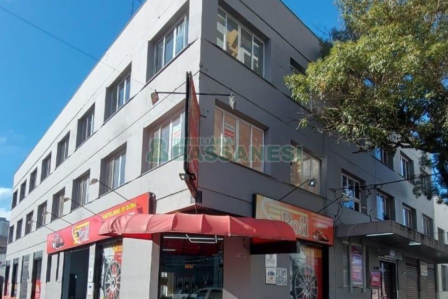 Sala com 600m², no bairro Centro em Caxias do Sul para Alugar