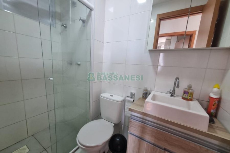 Apartamento com 49m², 2 dormitórios, 1 vaga, no bairro Panazzolo em Caxias do Sul para Alugar