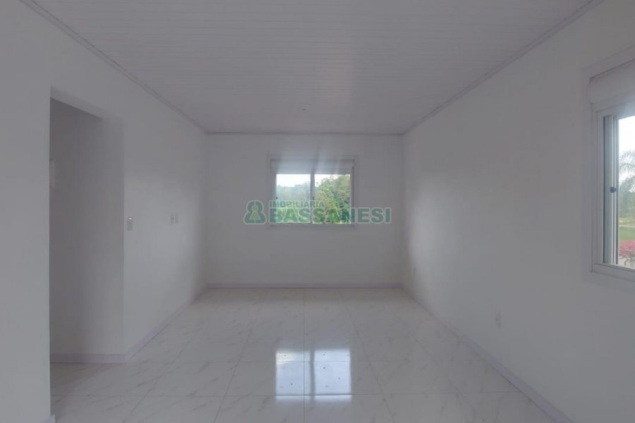 Casa com 70m², 3 dormitórios, 1 vaga, no bairro São Caetano em Caxias do Sul para Alugar