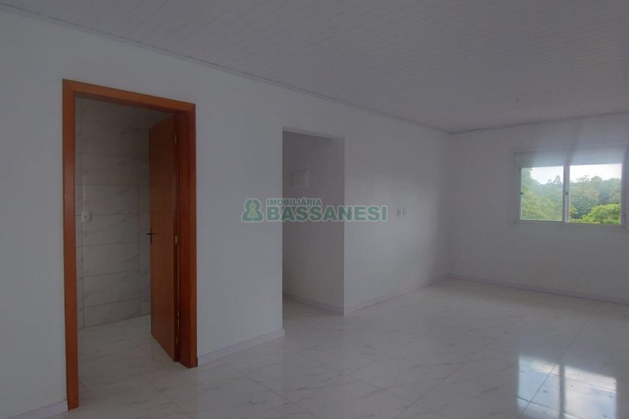 Casa com 70m², 3 dormitórios, 1 vaga, no bairro São Caetano em Caxias do Sul para Alugar