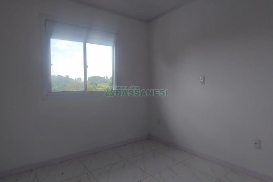 Casa com 70m², 3 dormitórios, 1 vaga, no bairro São Caetano em Caxias do Sul para Alugar