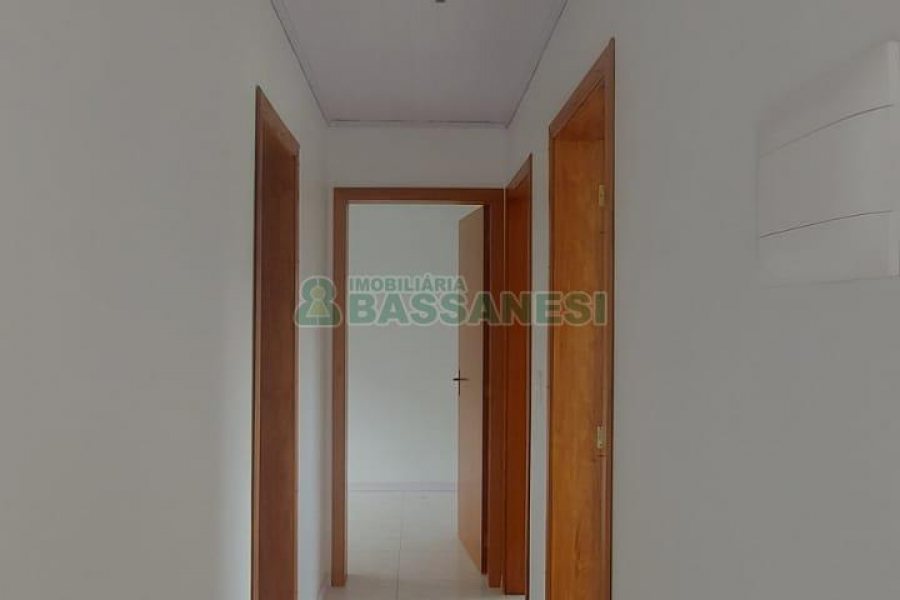 Casa com 70m², 3 dormitórios, 1 vaga, no bairro São Caetano em Caxias do Sul para Alugar