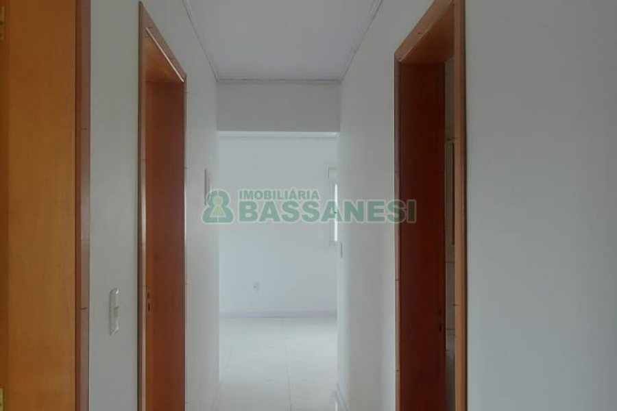 Casa com 70m², 3 dormitórios, 1 vaga, no bairro São Caetano em Caxias do Sul para Alugar