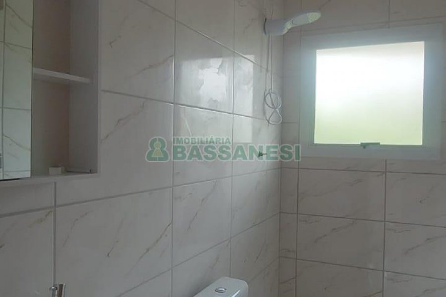 Casa com 70m², 3 dormitórios, 1 vaga, no bairro São Caetano em Caxias do Sul para Alugar