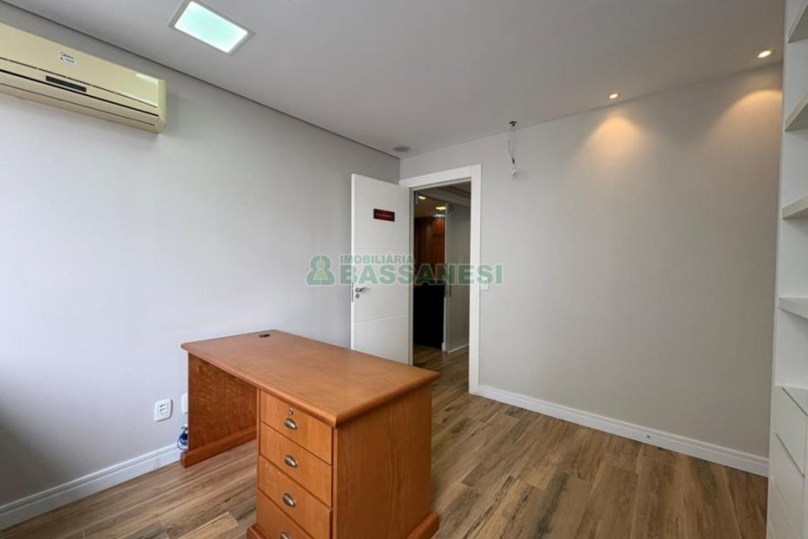 Sala com 140m², no bairro Centro em Caxias do Sul para Alugar