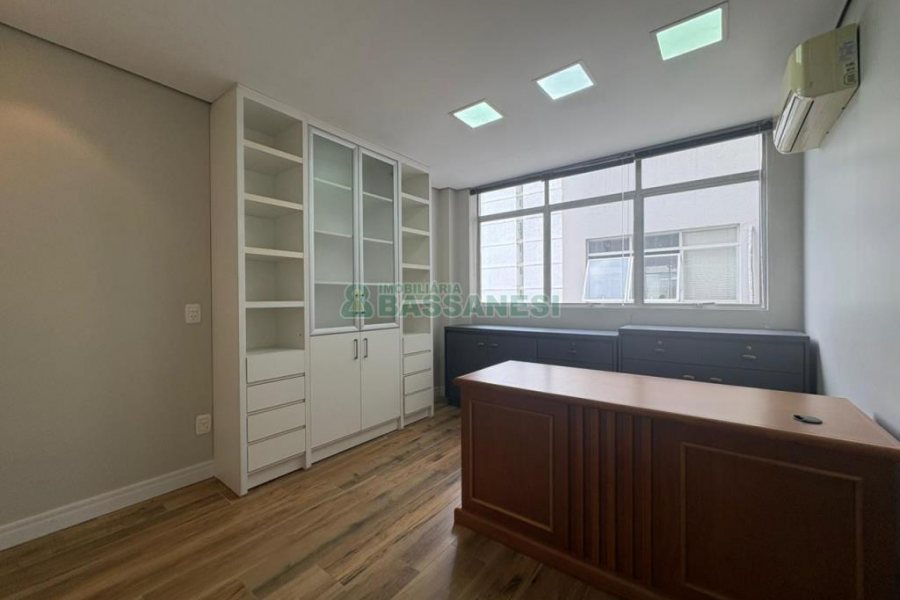 Sala com 140m², no bairro Centro em Caxias do Sul para Alugar
