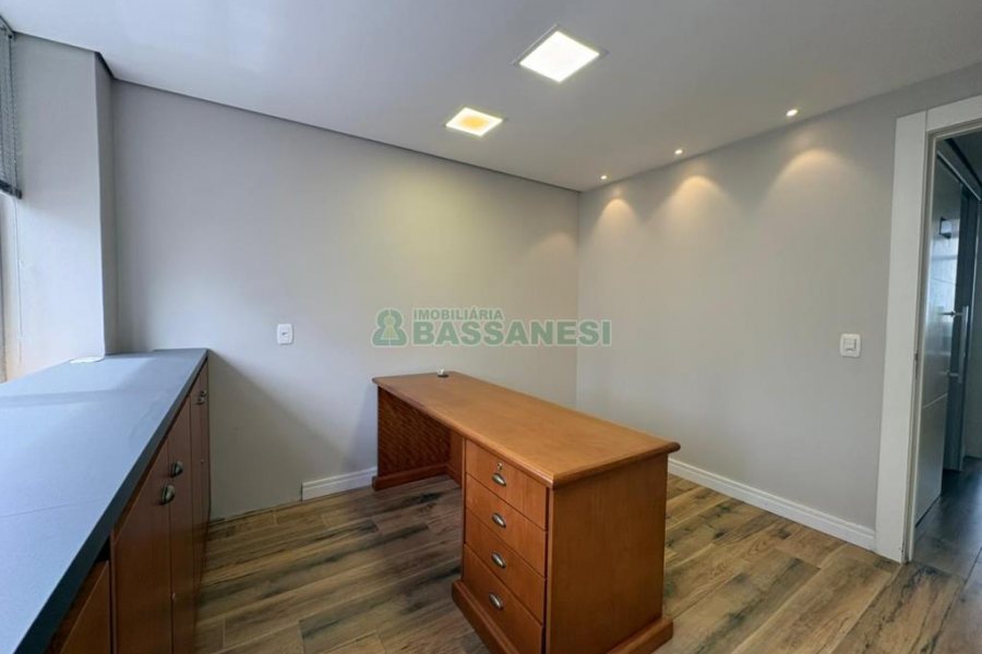 Sala com 140m², no bairro Centro em Caxias do Sul para Alugar