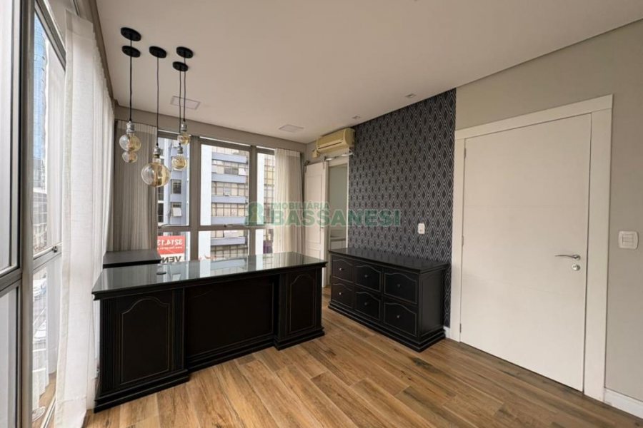 Sala com 140m², no bairro Centro em Caxias do Sul para Alugar