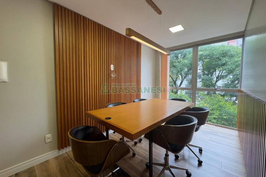 Sala com 140m², no bairro Centro em Caxias do Sul para Alugar