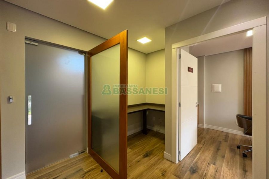 Sala com 140m², no bairro Centro em Caxias do Sul para Alugar