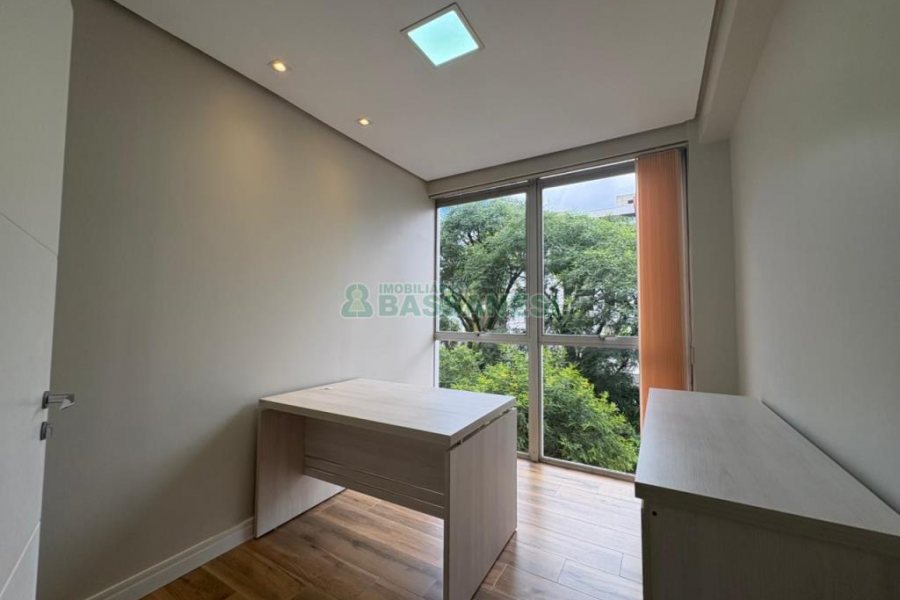 Sala com 140m², no bairro Centro em Caxias do Sul para Alugar
