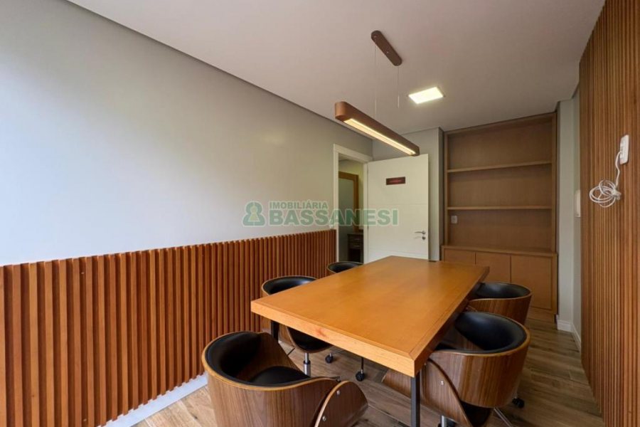 Sala com 140m², no bairro Centro em Caxias do Sul para Alugar