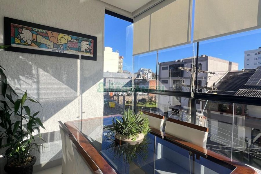 Apartamento com 108m², 3 dormitórios, 1 vaga, no bairro Pio X em Caxias do Sul para Comprar