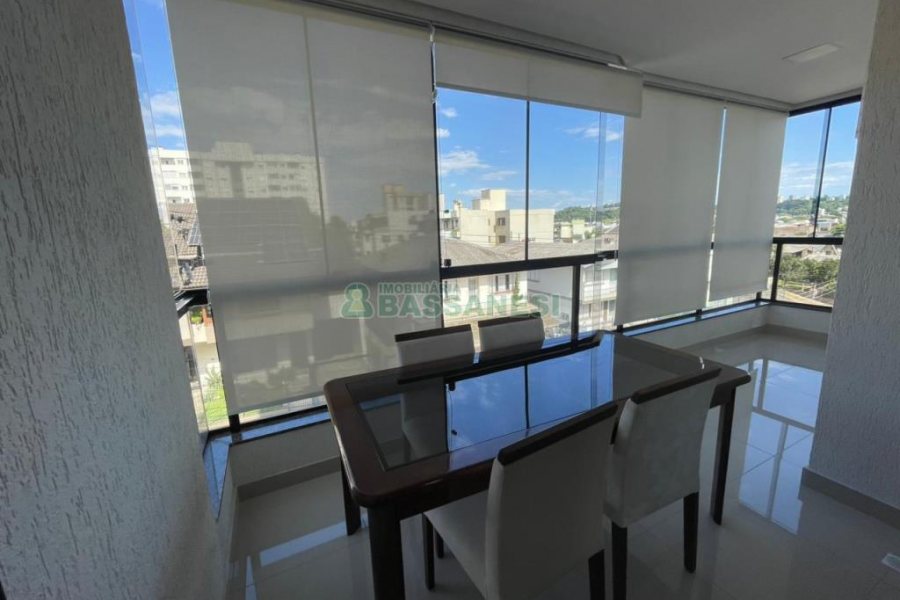 Apartamento com 108m², 3 dormitórios, 1 vaga, no bairro Pio X em Caxias do Sul para Comprar