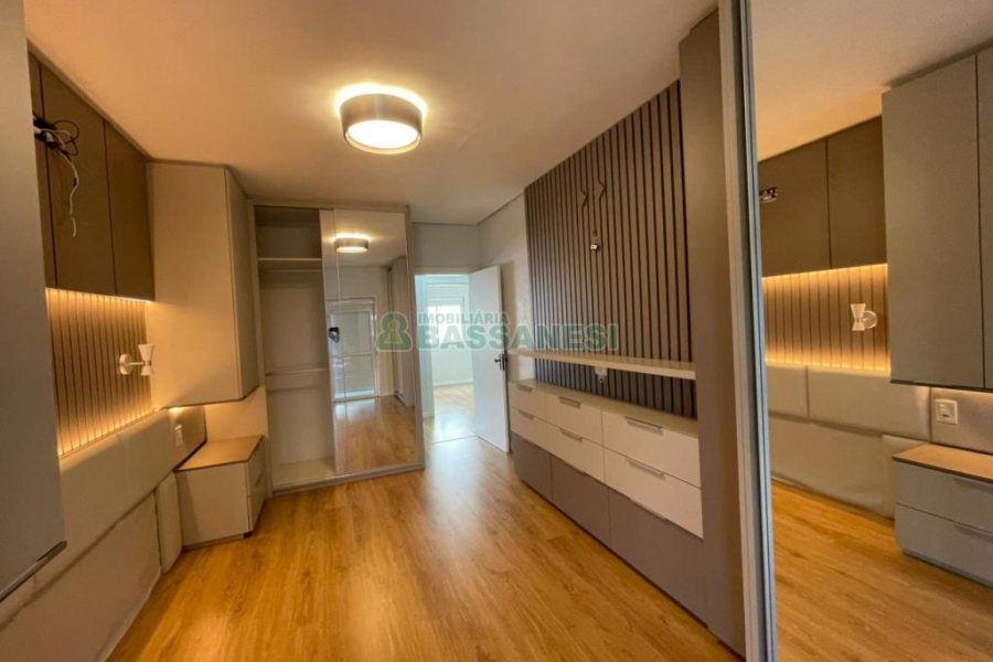 Apartamento com 108m², 3 dormitórios, 1 vaga, no bairro Pio X em Caxias do Sul para Comprar