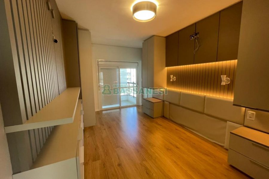 Apartamento com 108m², 3 dormitórios, 1 vaga, no bairro Pio X em Caxias do Sul para Comprar