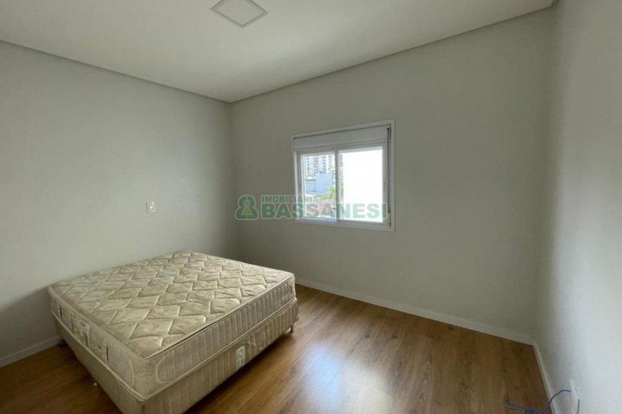 Apartamento com 108m², 3 dormitórios, 1 vaga, no bairro Pio X em Caxias do Sul para Comprar