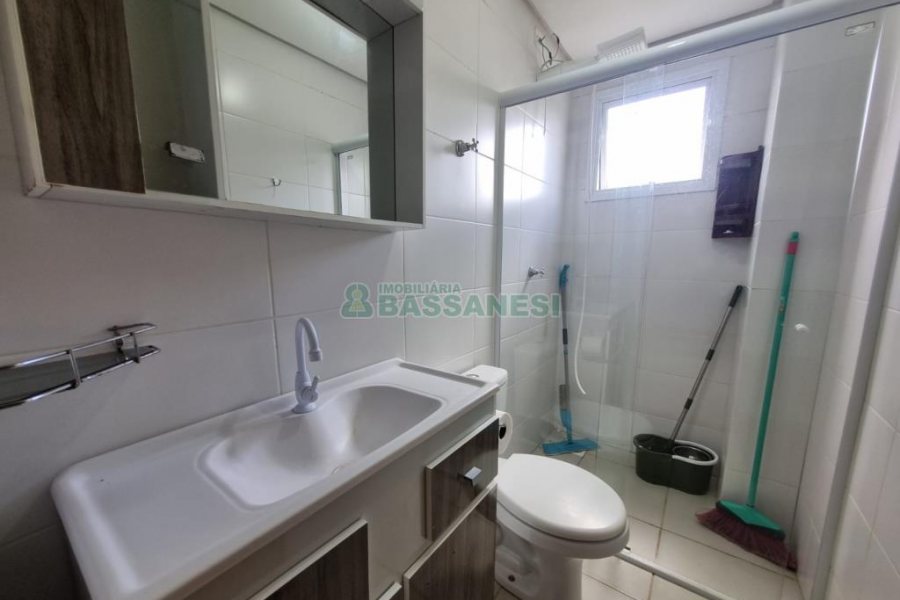 Apartamento com 48m², 2 dormitórios, -1 vaga, no bairro Industrial em Caxias do Sul para Alugar