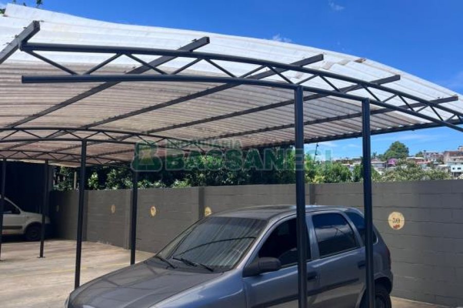 Apartamento com 48m², 2 dormitórios, 1 vaga, no bairro Pioneiro em Caxias do Sul para Comprar