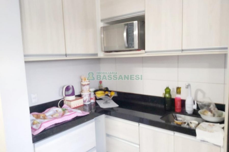 Apartamento com 48m², 2 dormitórios, 1 vaga, no bairro Pioneiro em Caxias do Sul para Comprar