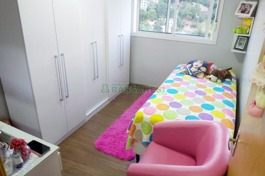 Apartamento com 48m², 2 dormitórios, 1 vaga, no bairro Pioneiro em Caxias do Sul para Comprar