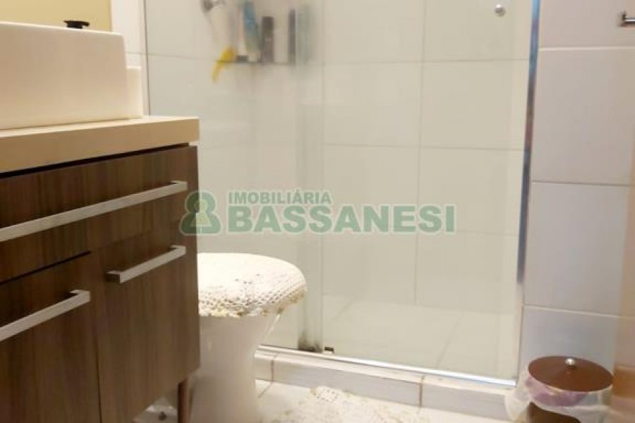 Apartamento com 48m², 2 dormitórios, 1 vaga, no bairro Pioneiro em Caxias do Sul para Comprar