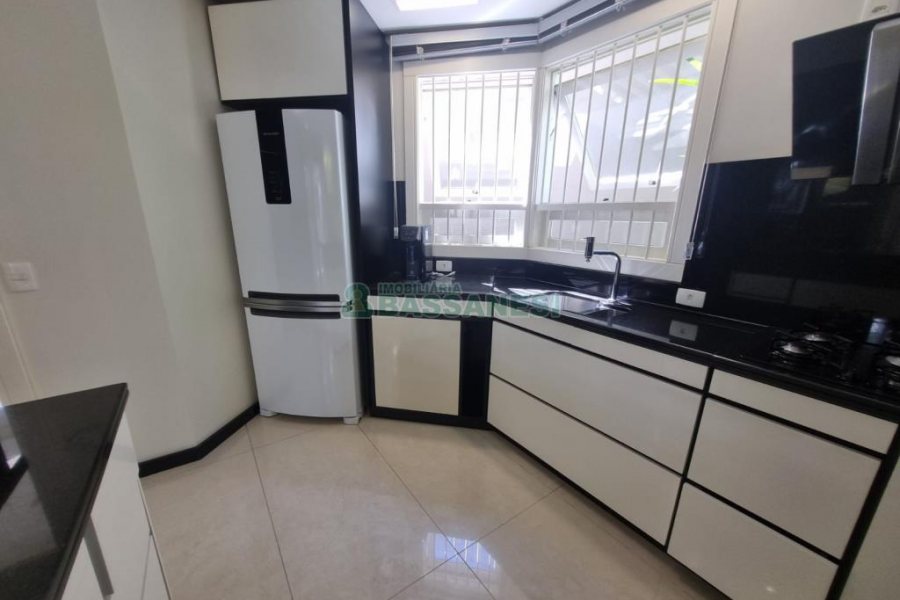 Casa com 393m², 3 dormitórios, 4 vagas, no bairro Cinqüentenário em Caxias do Sul para Alugar ou Comprar