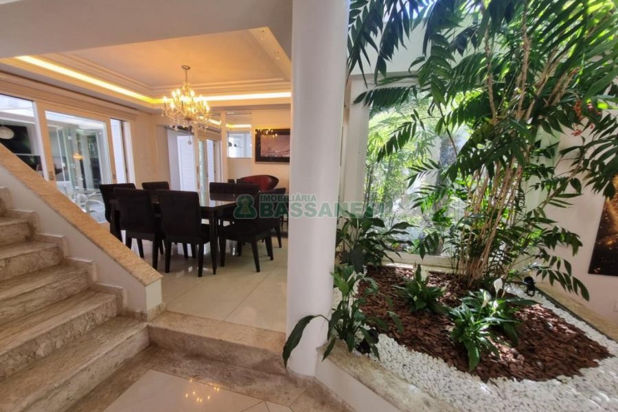 Casa com 393m², 3 dormitórios, 4 vagas, no bairro Cinqüentenário em Caxias do Sul para Alugar ou Comprar