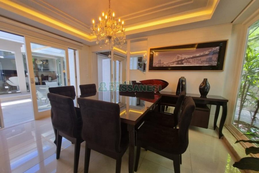 Casa com 393m², 3 dormitórios, 4 vagas, no bairro Cinqüentenário em Caxias do Sul para Alugar ou Comprar