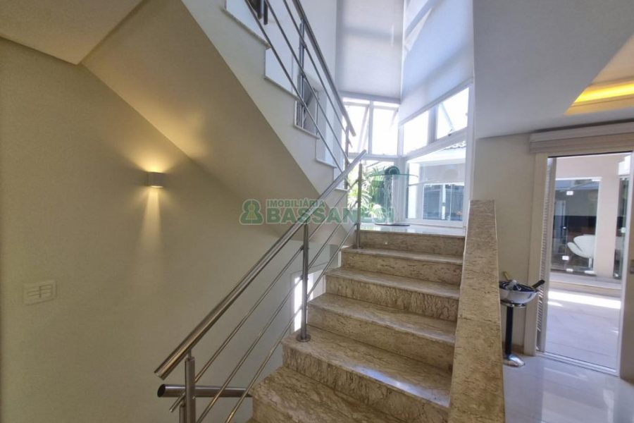 Casa com 393m², 3 dormitórios, 4 vagas, no bairro Cinqüentenário em Caxias do Sul para Alugar ou Comprar