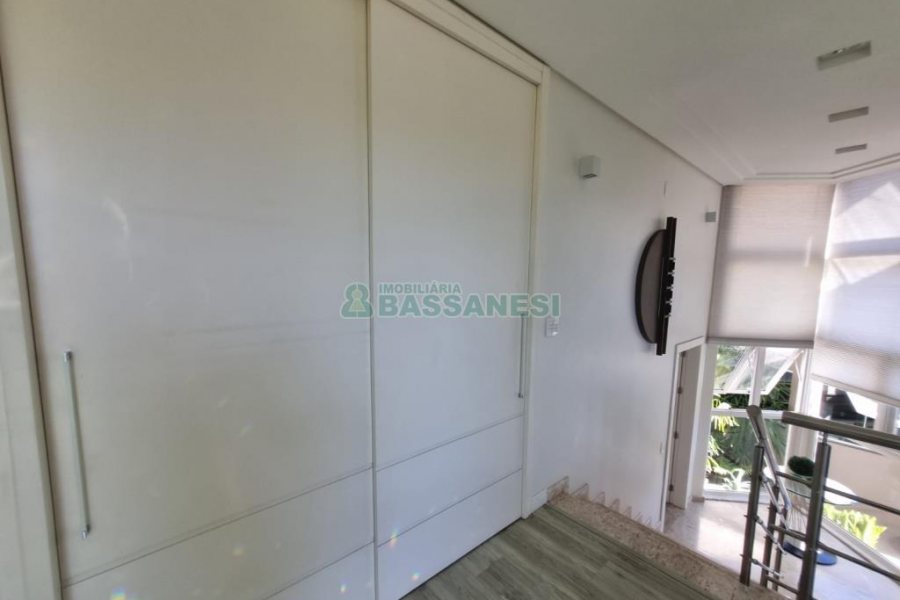 Casa com 393m², 3 dormitórios, 4 vagas, no bairro Cinqüentenário em Caxias do Sul para Alugar ou Comprar