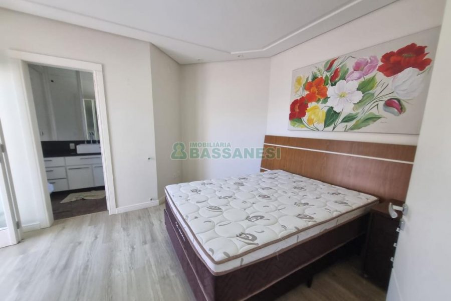 Casa com 393m², 3 dormitórios, 4 vagas, no bairro Cinqüentenário em Caxias do Sul para Alugar ou Comprar