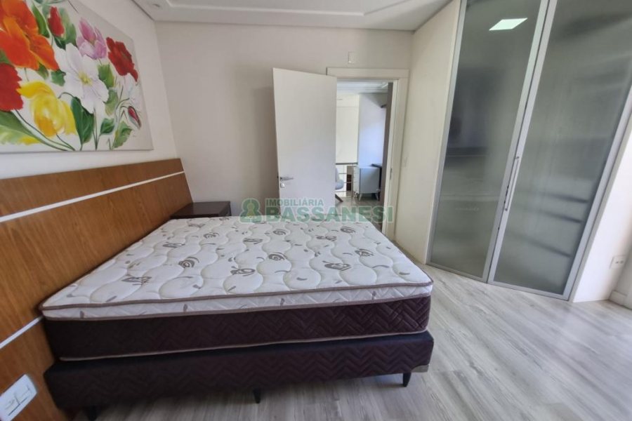 Casa com 393m², 3 dormitórios, 4 vagas, no bairro Cinqüentenário em Caxias do Sul para Alugar ou Comprar