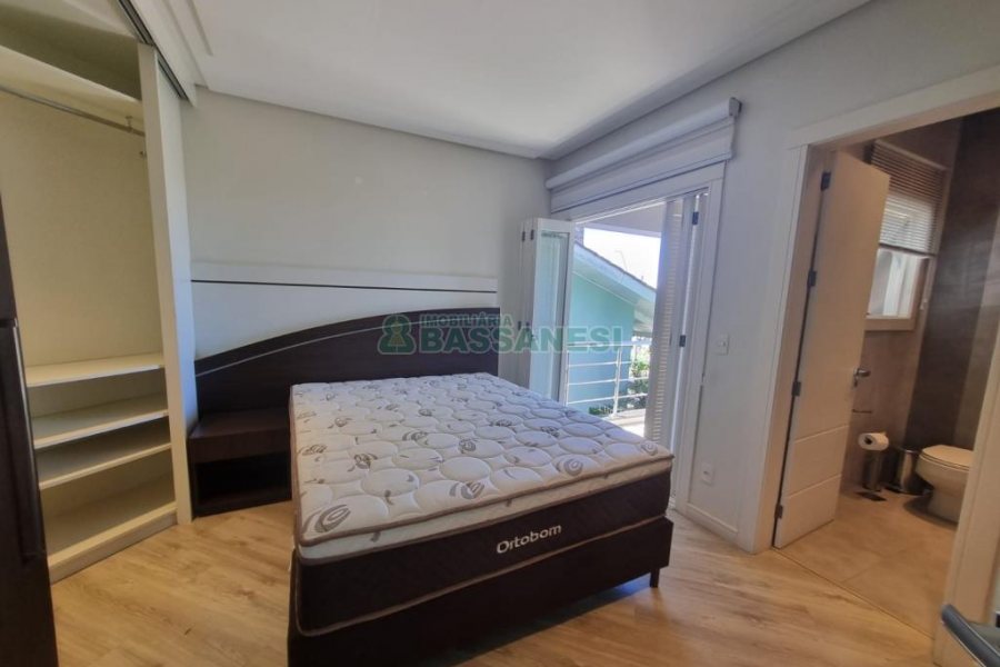 Casa com 393m², 3 dormitórios, 4 vagas, no bairro Cinqüentenário em Caxias do Sul para Alugar ou Comprar