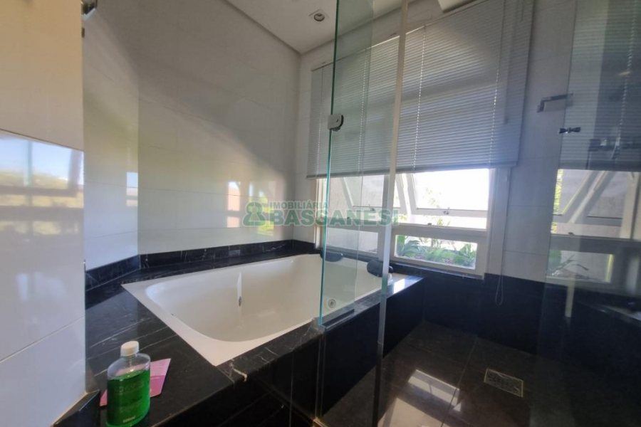 Casa com 393m², 3 dormitórios, 4 vagas, no bairro Cinqüentenário em Caxias do Sul para Alugar ou Comprar