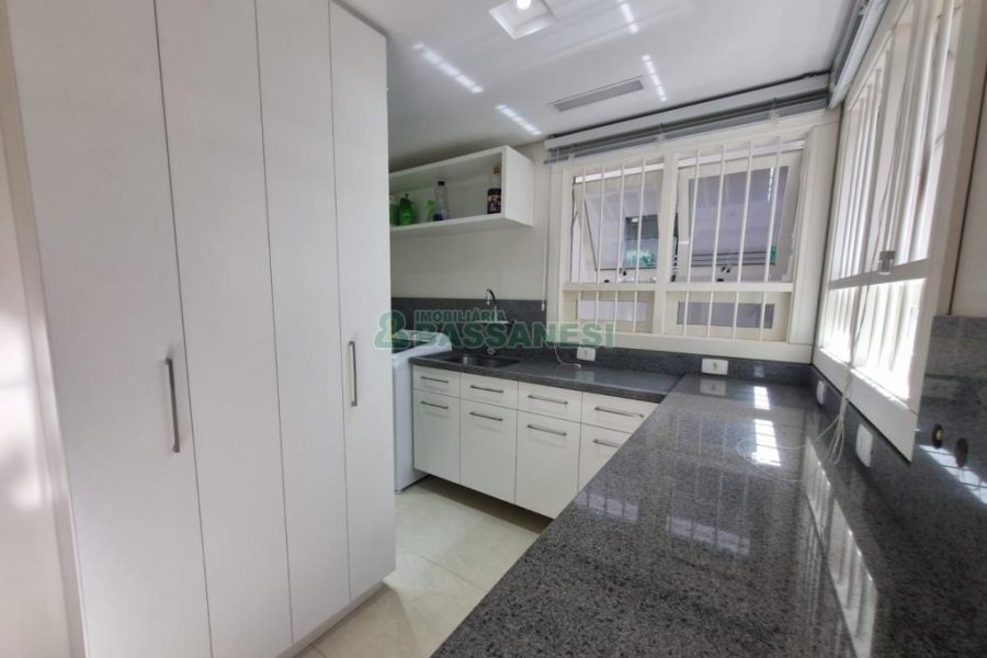 Casa com 393m², 3 dormitórios, 4 vagas, no bairro Cinqüentenário em Caxias do Sul para Alugar ou Comprar