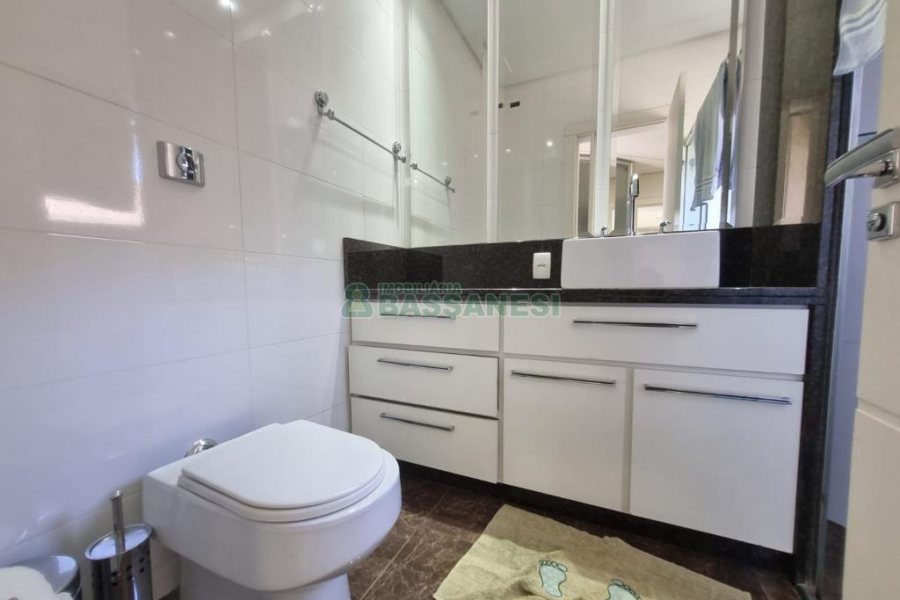 Casa com 393m², 3 dormitórios, 4 vagas, no bairro Cinqüentenário em Caxias do Sul para Alugar ou Comprar