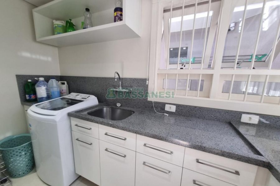 Casa com 393m², 3 dormitórios, 4 vagas, no bairro Cinqüentenário em Caxias do Sul para Alugar ou Comprar