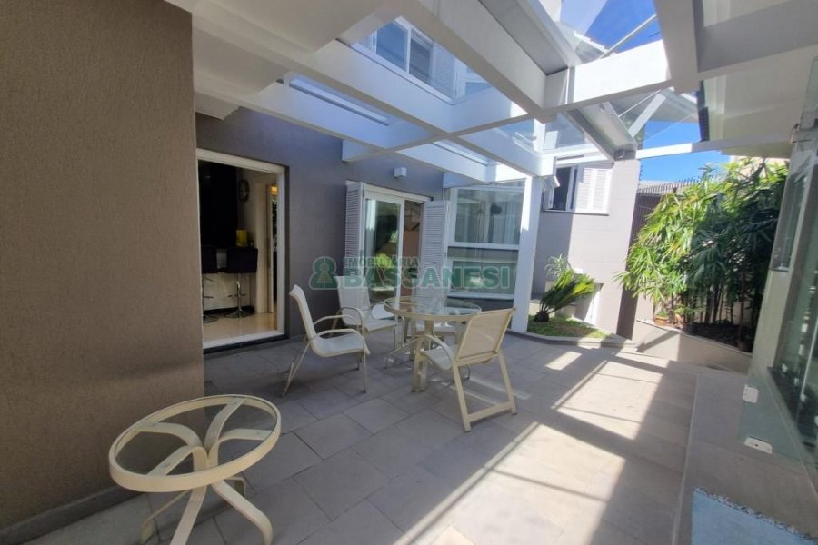 Casa com 393m², 3 dormitórios, 4 vagas, no bairro Cinqüentenário em Caxias do Sul para Alugar ou Comprar