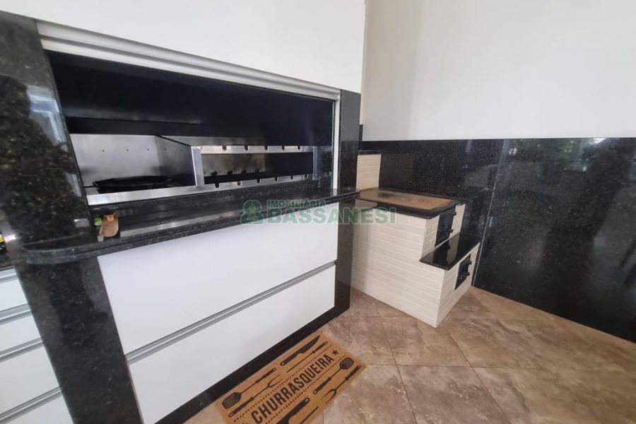 Casa com 393m², 3 dormitórios, 4 vagas, no bairro Cinqüentenário em Caxias do Sul para Alugar ou Comprar