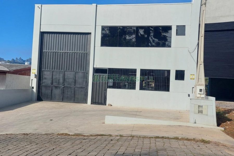 Pavilhão com 330m², no bairro Tijuca em Caxias do Sul para Alugar